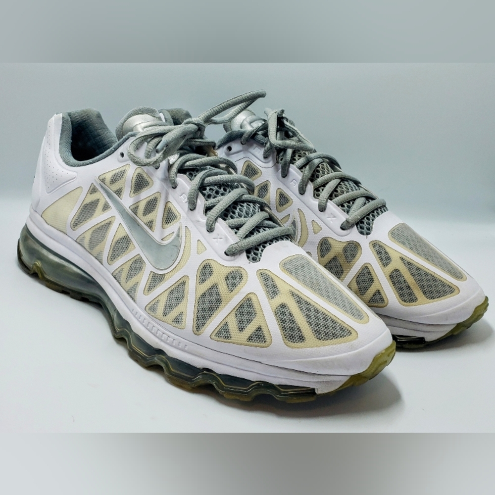Size 10.5 - Nike Air Max Sneakers Running Shoes Mens